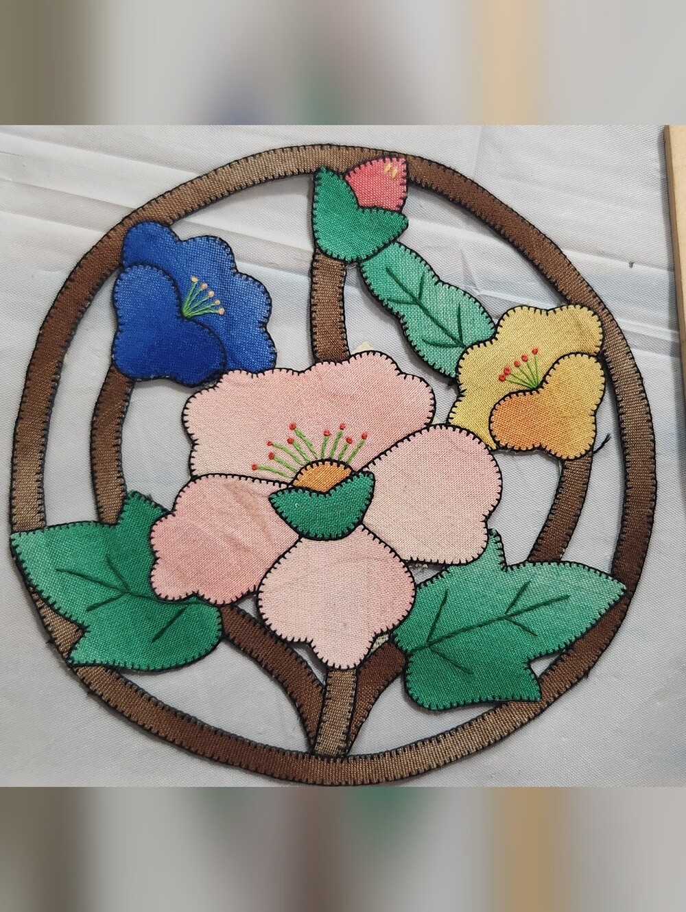 Vintage Applique Hand Embroidered 100% Linen 6" Doily W Origional Tag On Back